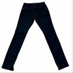 Chic Black Skinny Jeans for Jr.s cute zipper at the ankles